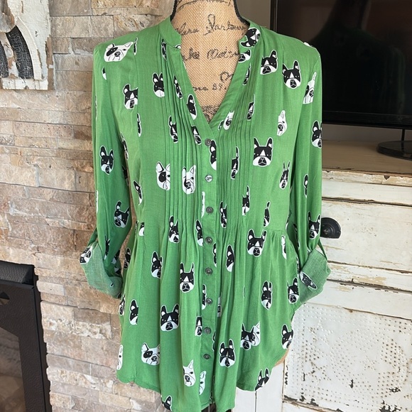 Maeve Anthropologie green composed pin-tuck button down Frenchie Bulldog shirt - Picture 3 of 16